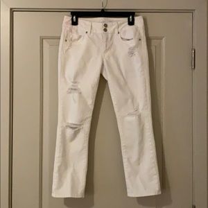 White cropped American Eagle jeans. Size 6